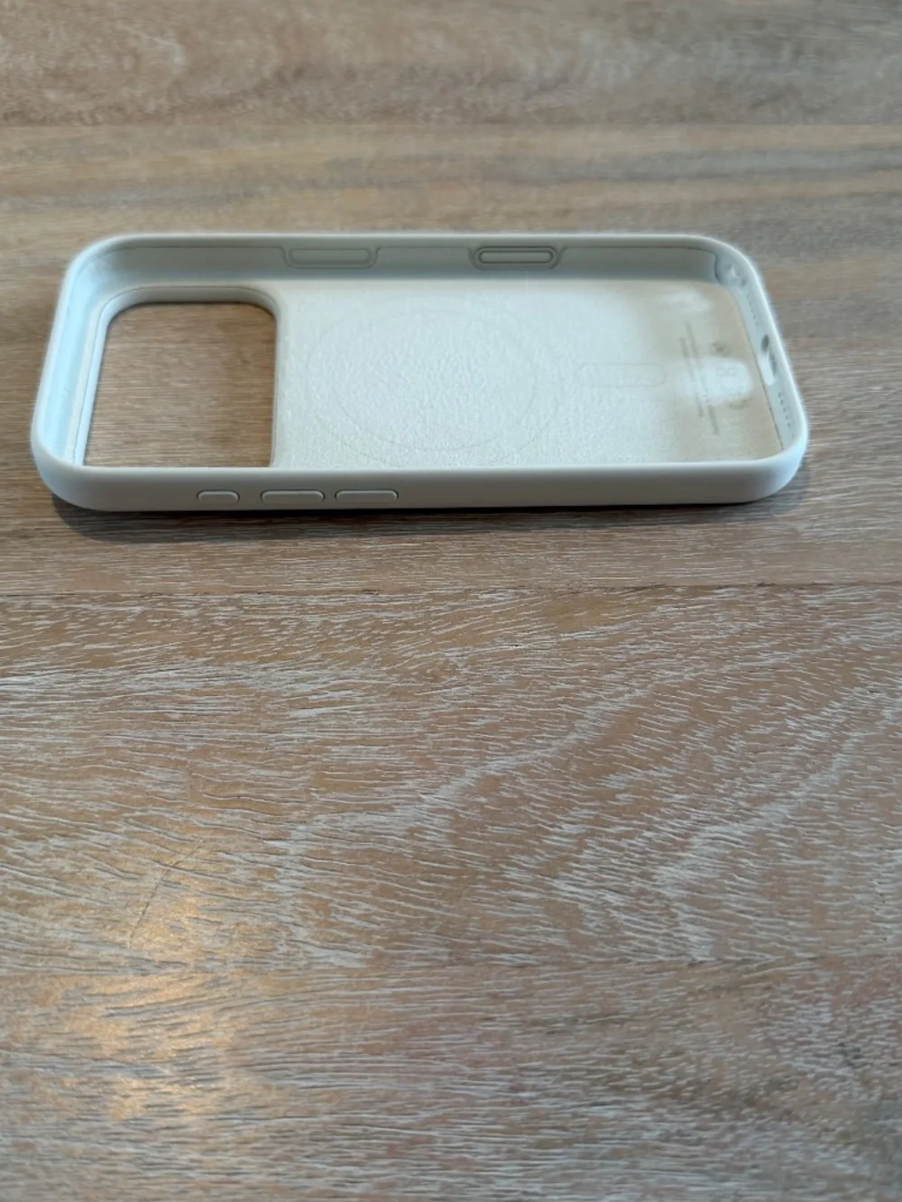 NWT Authentic Apple iPhone 17 Pro Silicone Case with MagSafe - Vanilla